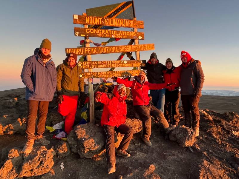 Kilimanjaro-group-summit-machame-route